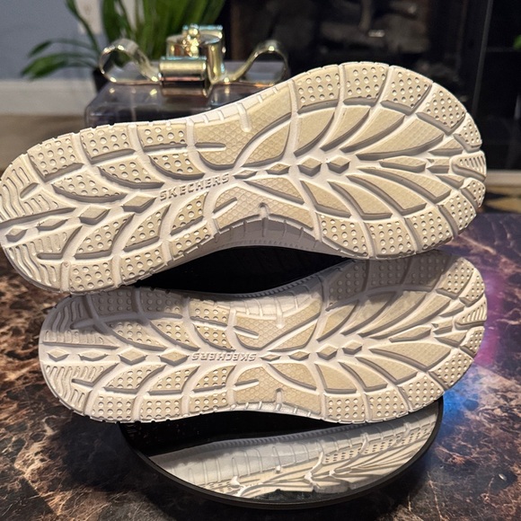 Skechers Women’s Virtue Slip-On Walking Sneakers from Finish Line Size 7 - Picture 7 of 7